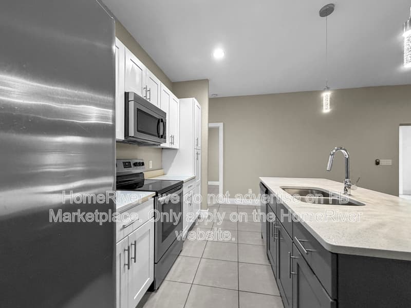 Poinciana House: 8 Zinnia Ln E