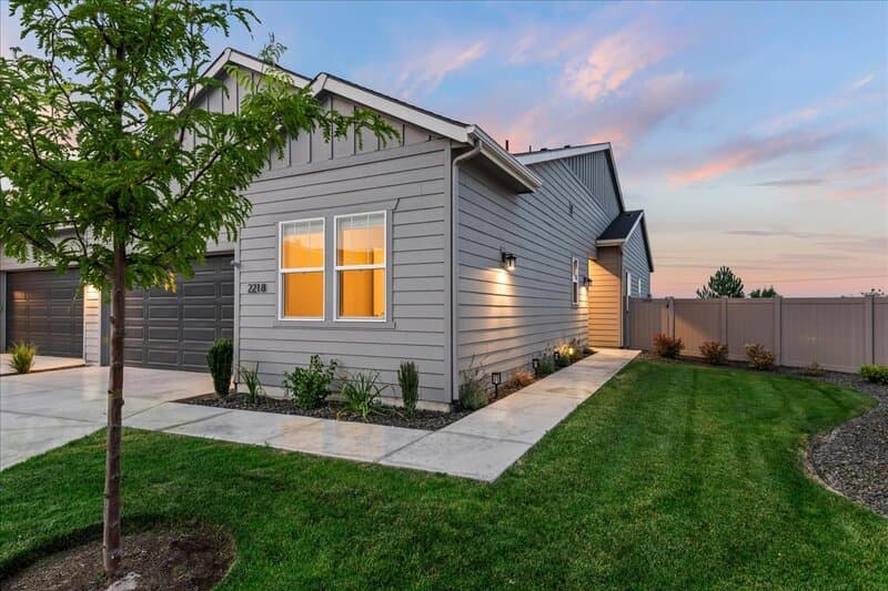 Star House: 2218 North Leatherwood Avenue