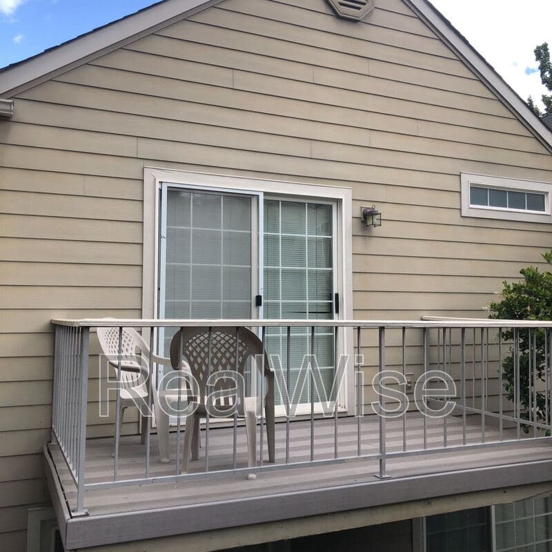 Ashland House: 382 Glenn St