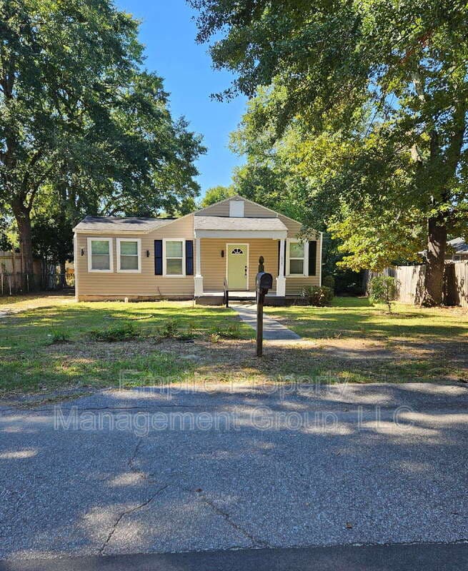 Columbia House: 2728 Kingswood Dr
