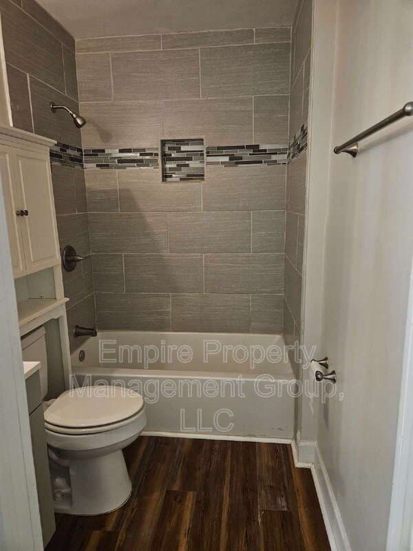 Columbia House: 2728 Kingswood Dr