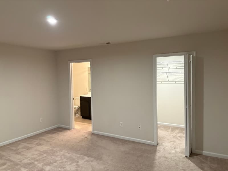 Greenville House: 102 Castlebrook Dr