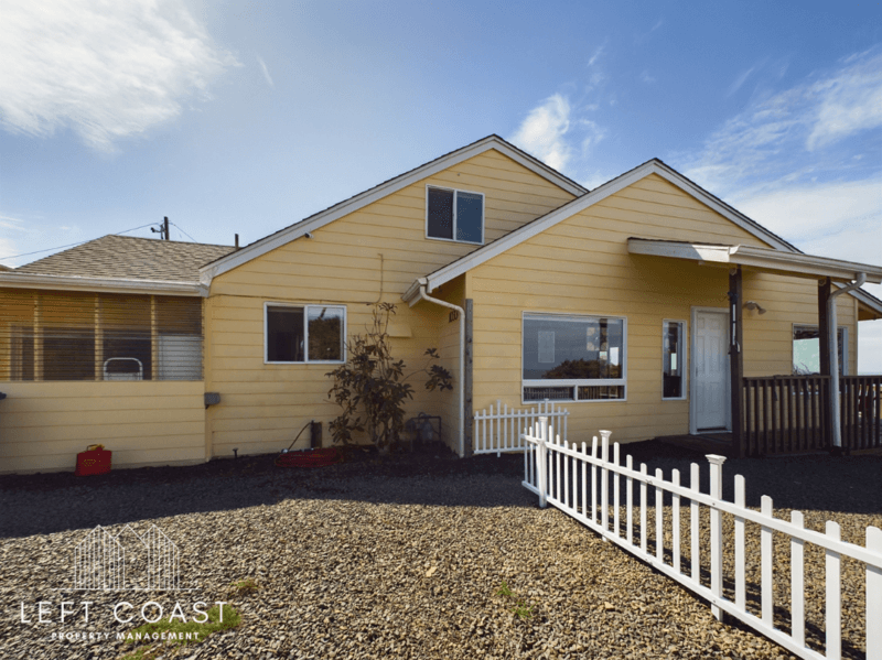 Lincoln City House: 1033 Northwest Inlet Avenue