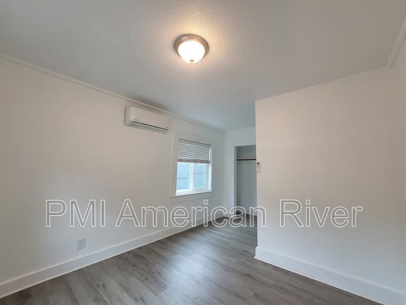 Sacramento House: 3116 40th St