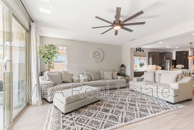 Laveen House: 6803 W Winston Dr