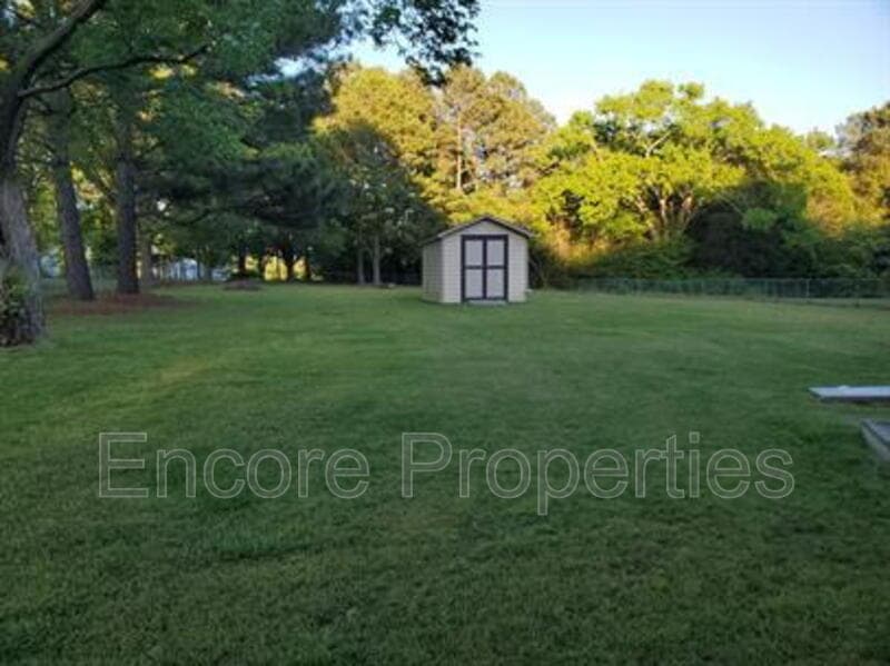 Knightdale House: 1125 Bermuda Run