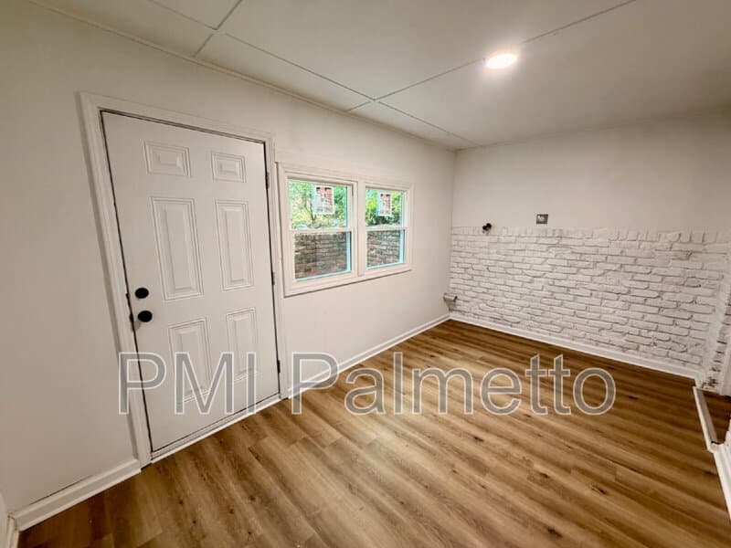 Columbia House: 7348 Parkview Drive
