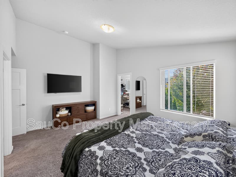 Hillsboro Townhome: 6433 Southeast Genrosa Street - 1