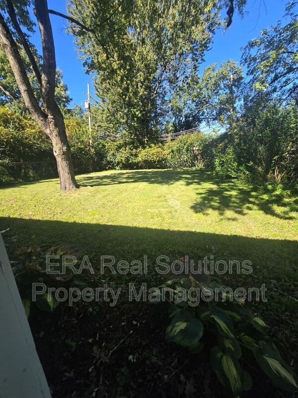 Columbus House: 3050 Clermont Rd