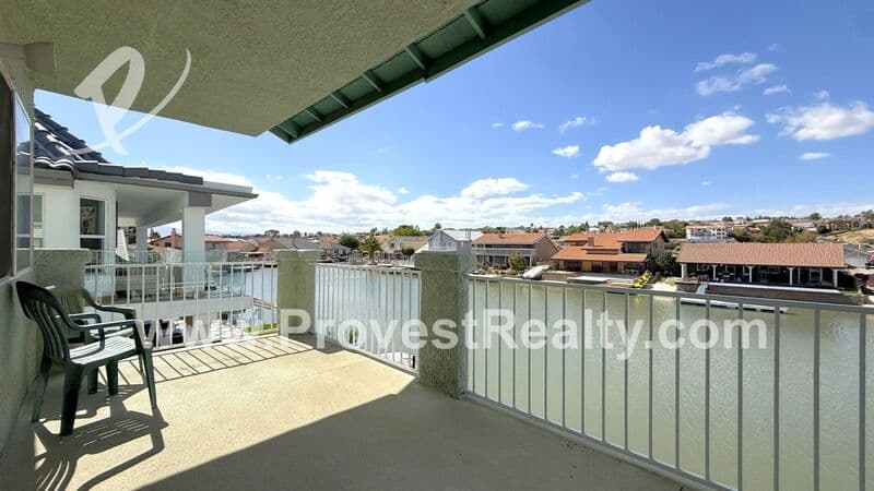 Victorville House: 18064 Mariner Dr