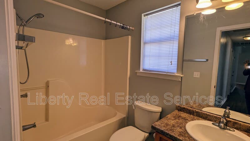 Hinesville House: 103 Angie St