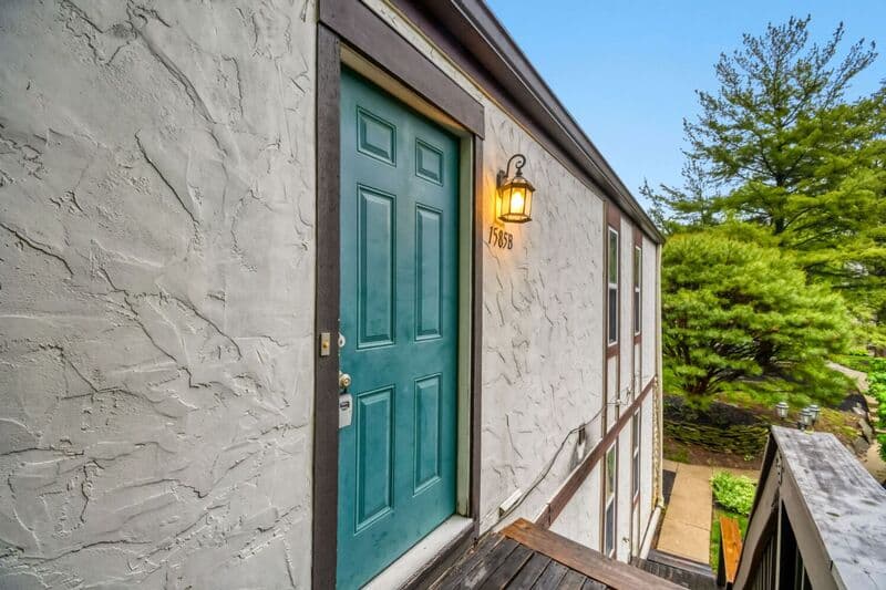 Marble Cliff Condo: 1585-B Arlington Ave