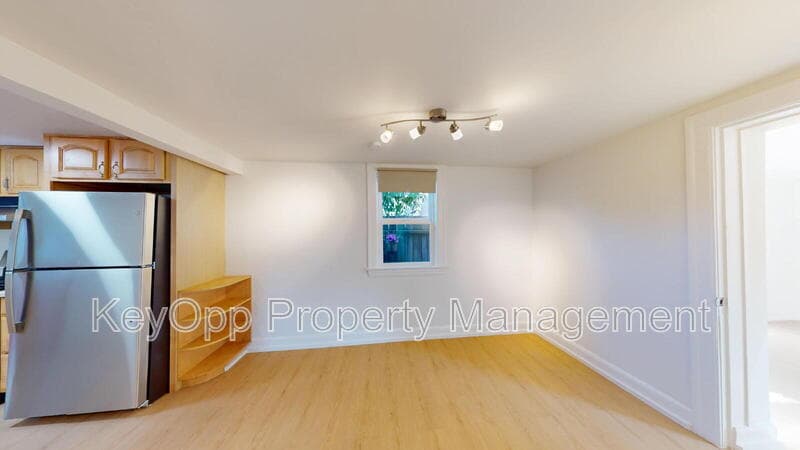 Redwood City Condo: 150 Nottingham Avenue