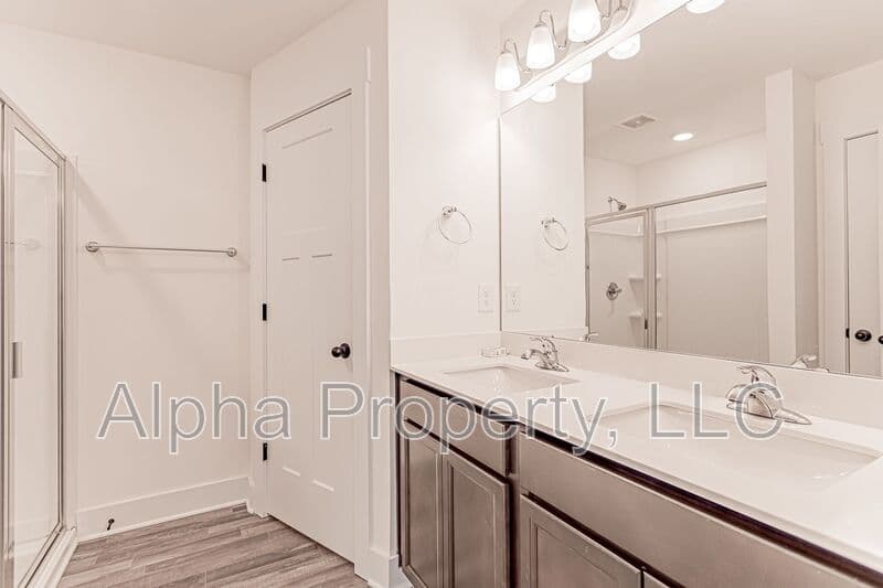 Moore Townhome: 1086 Millison Pl
