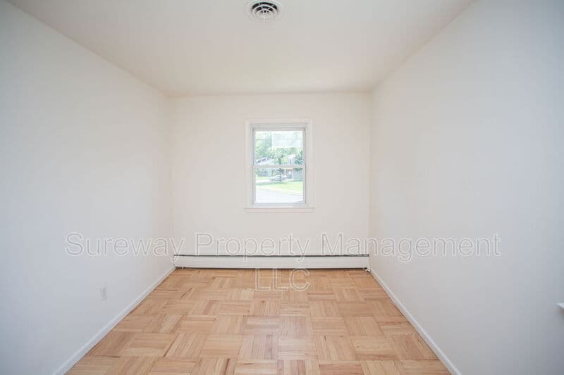 Cherry Hill House: 455 Chapel Ave E