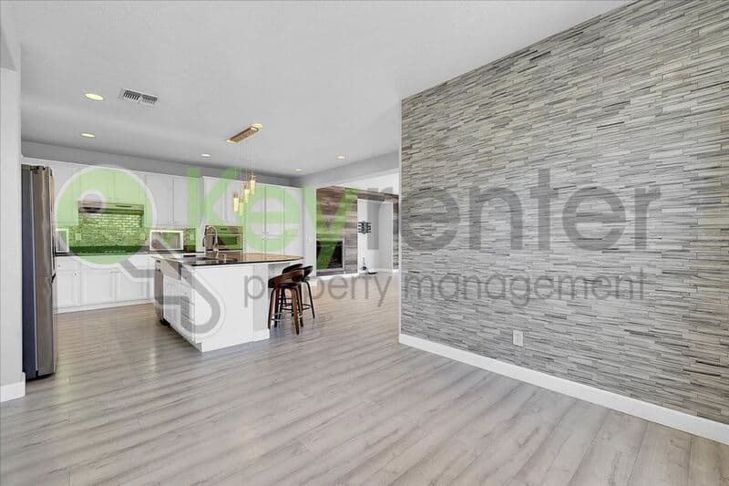 Lincoln House: 1740 Allenwood Circle
