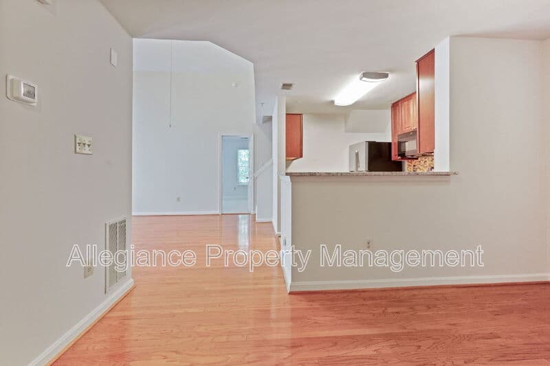 Woodbridge House: 13621 Garfield Place