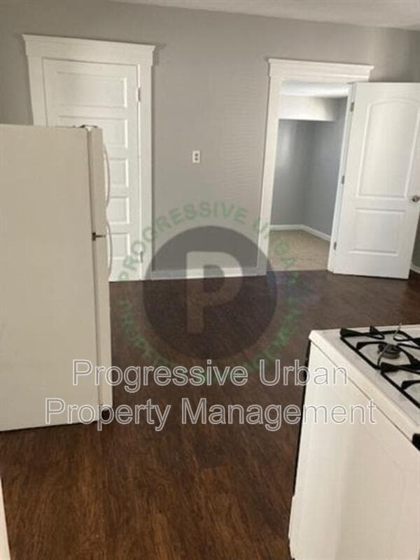 Cleveland Condo: 4012 Woodbridge Avenue - Up