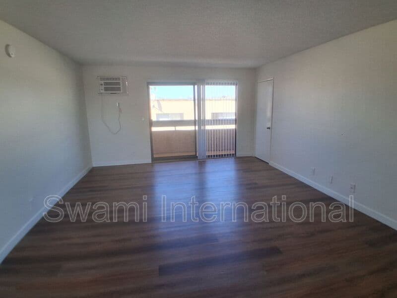 Inglewood Condo: 917 Enterprise Ave.