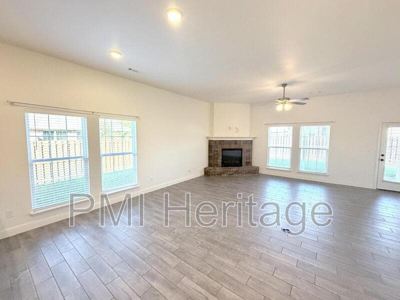 Pea Ridge House: 256 Hunt Street