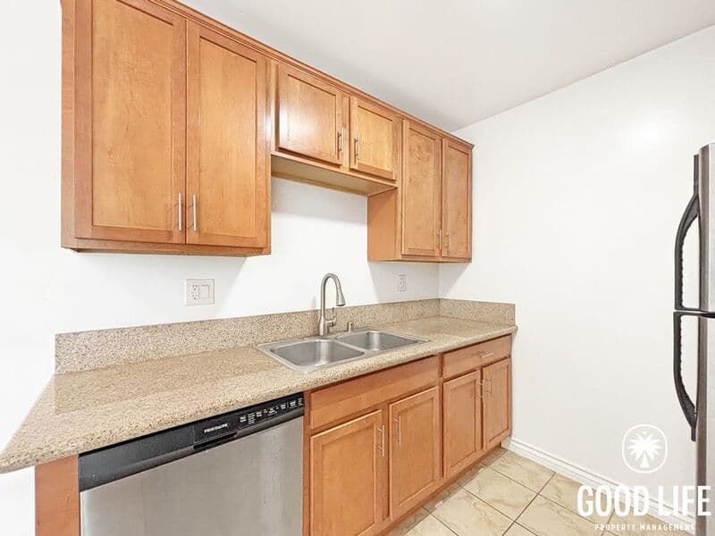 El Cajon Condo: 1386 E Madison Ave