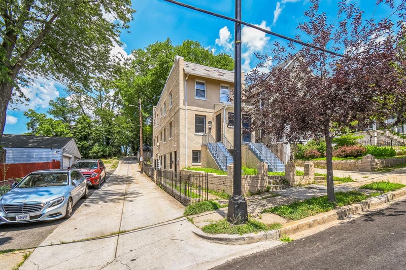 Washington House: 1608 W Street Southeast