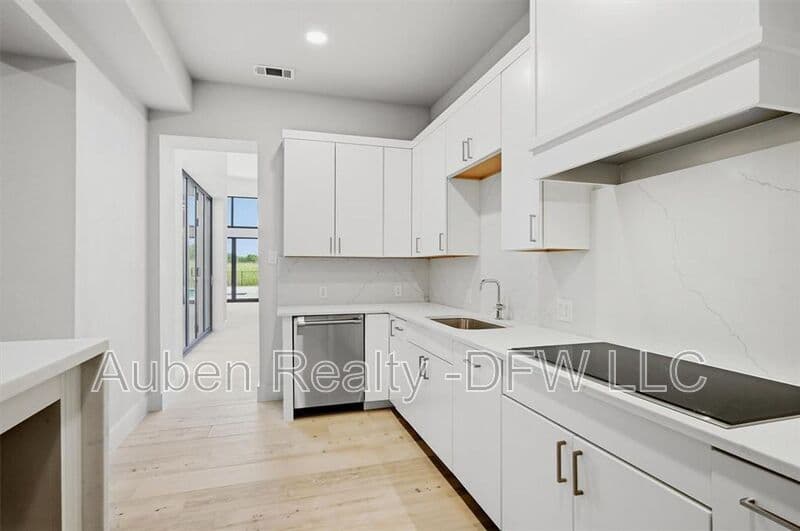 Anna House: 2284 County Rd 222