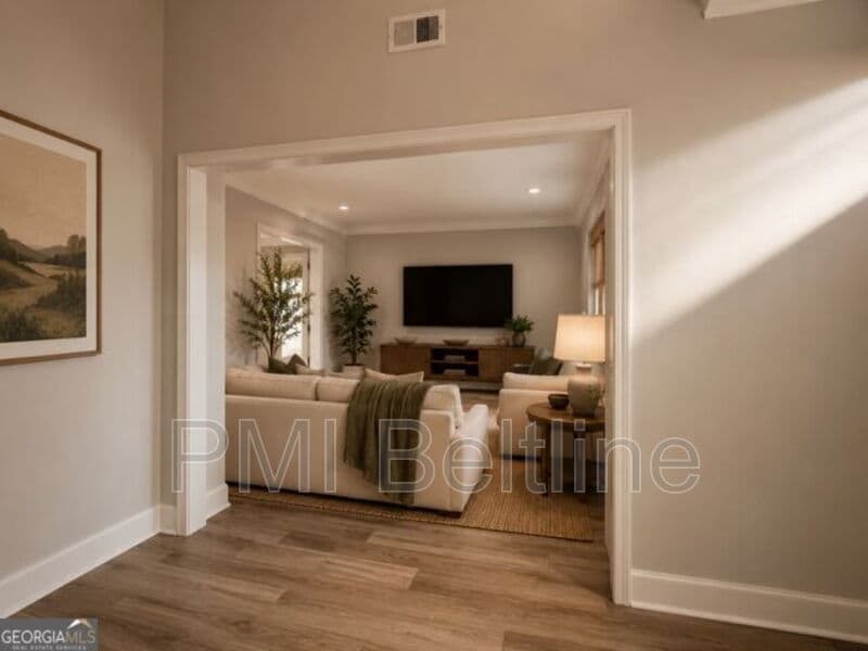 College Park House: 4644 Creekside Cove