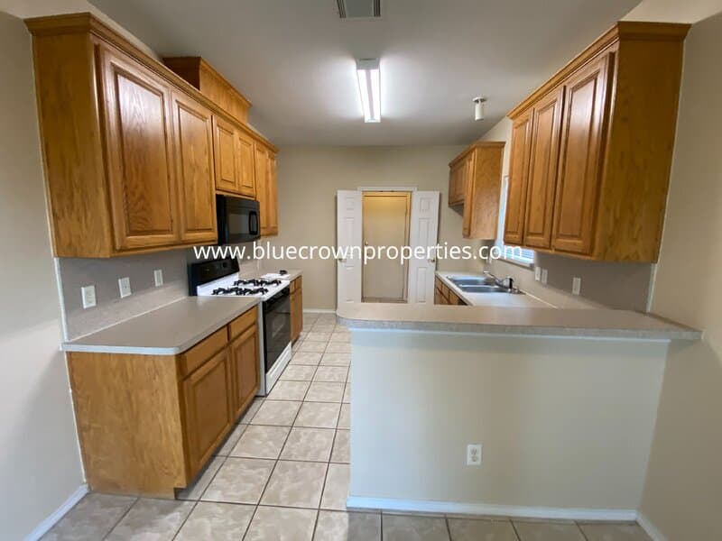 Carrollton House: 1829 Carver Dr