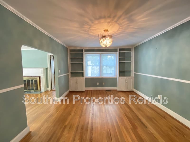 Fayetteville House: 807 Cape Fear Avenue