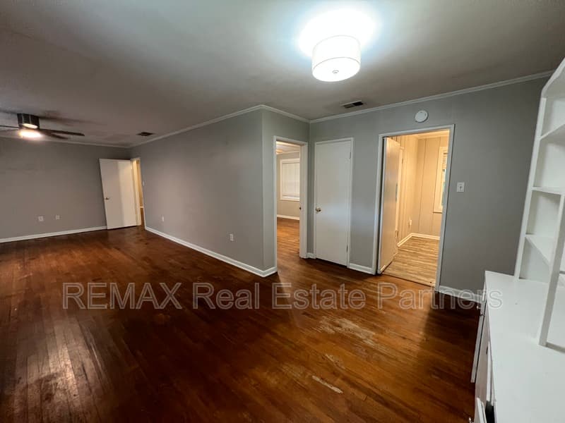 Hattiesburg House: 105 Rainbow Cir