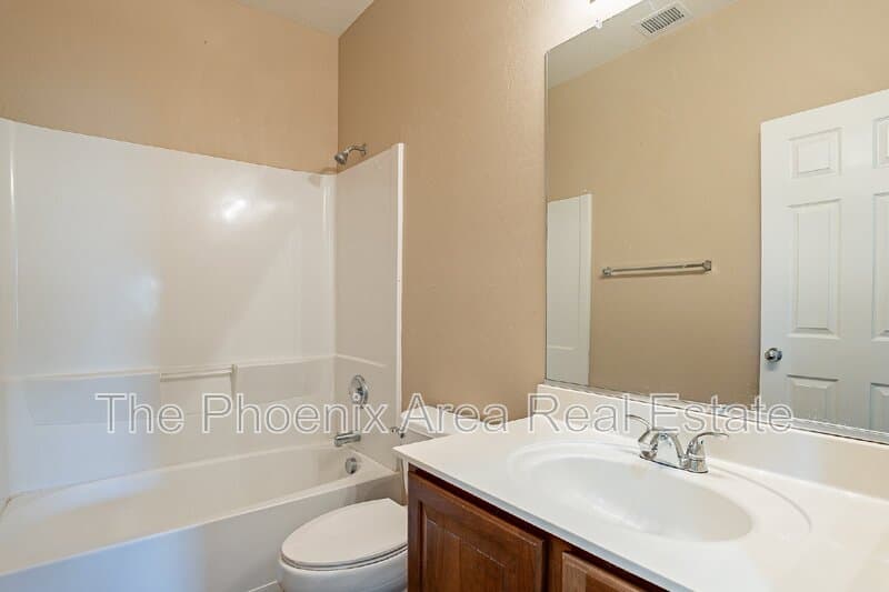 Maricopa House: 44626 W Yucca Ln