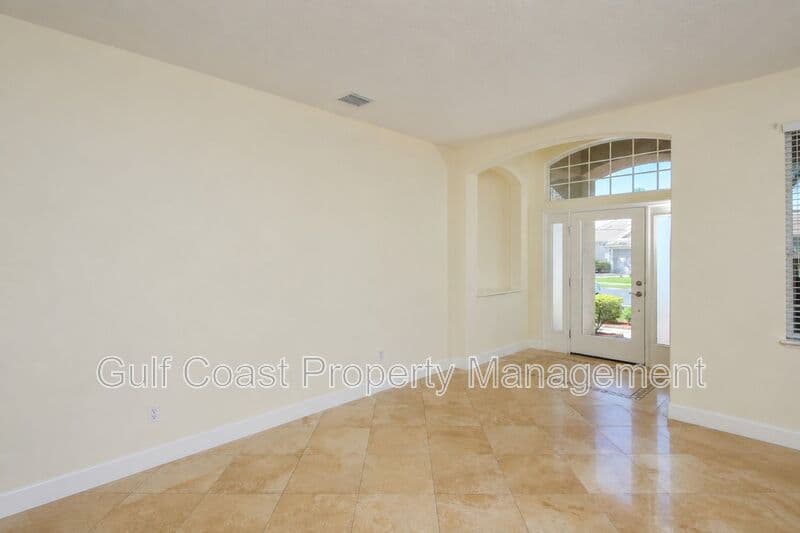 Bradenton House: 6945 74th Street Circle East