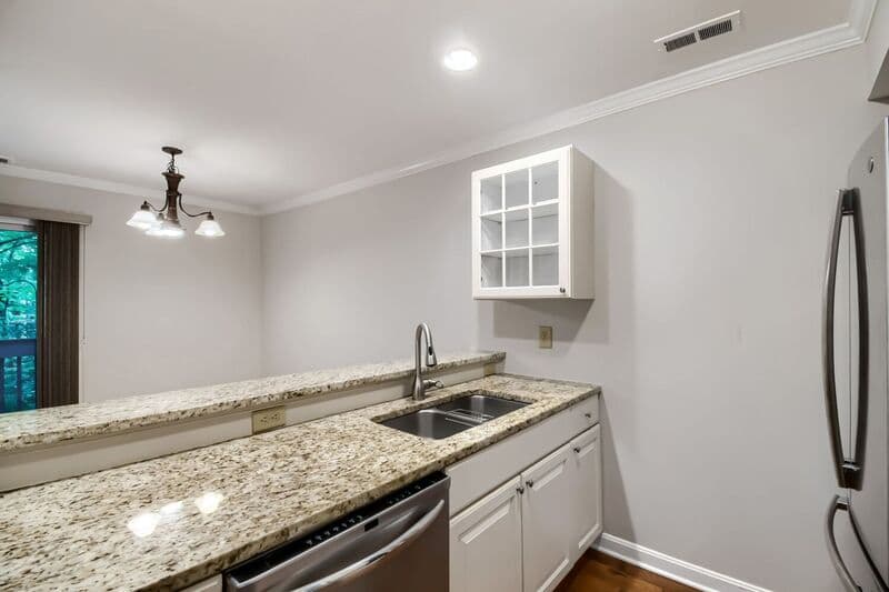 Marble Cliff Condo: 1585-B Arlington Ave