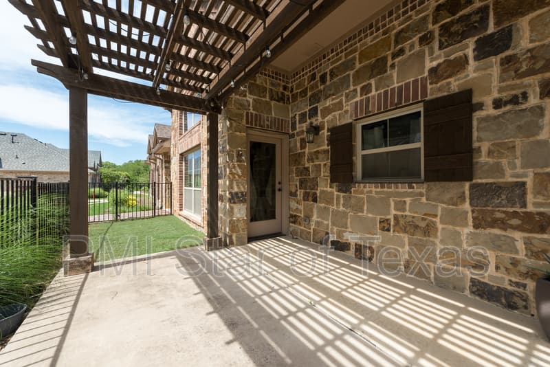 Arlington Townhome: 889 Birds Fort Trail