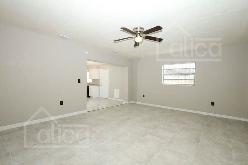 Orlando House: 4258 Clarinda St