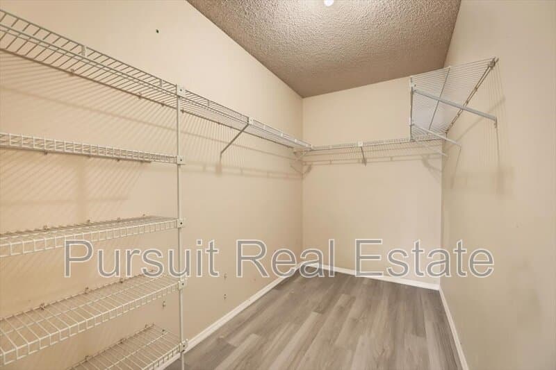 Jacksonville House: 3811 Millpoint Drive