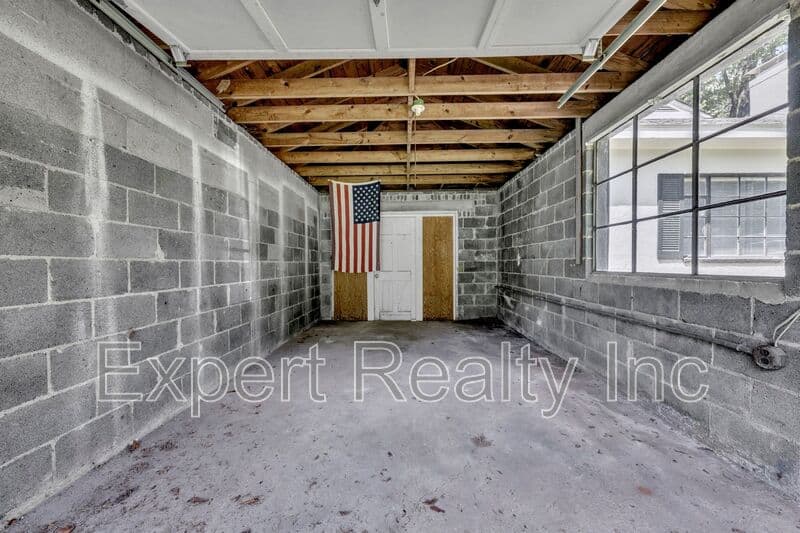 Birmingham House: 7420 Sparta Ave