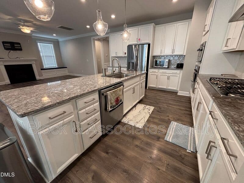 Wake Forest House: 2020 Edens Ridge