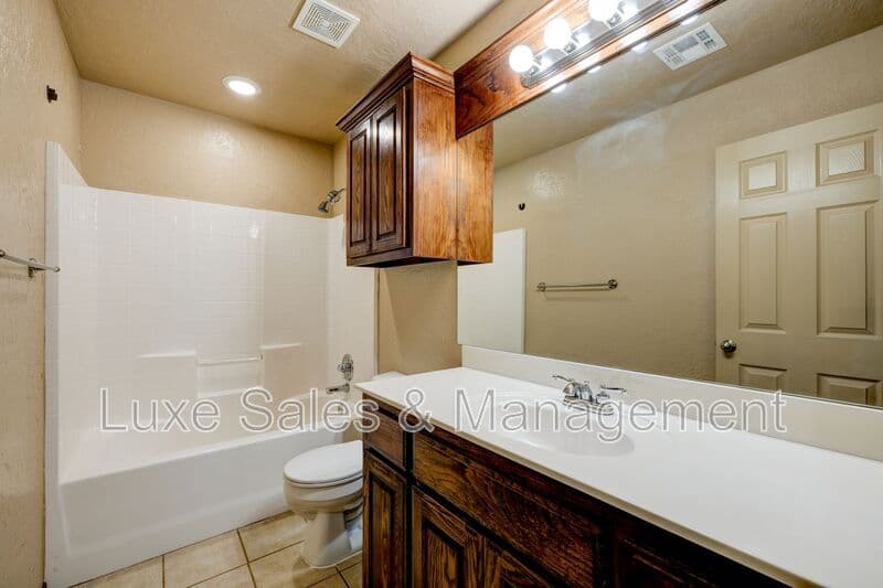 Yukon House: 3517 Galatian Way