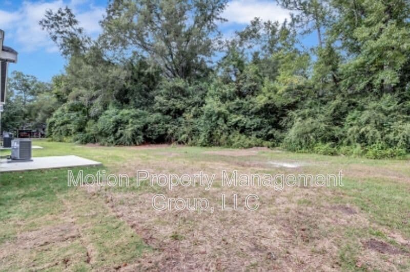 Fort Valley House: 700 Carmen Ave