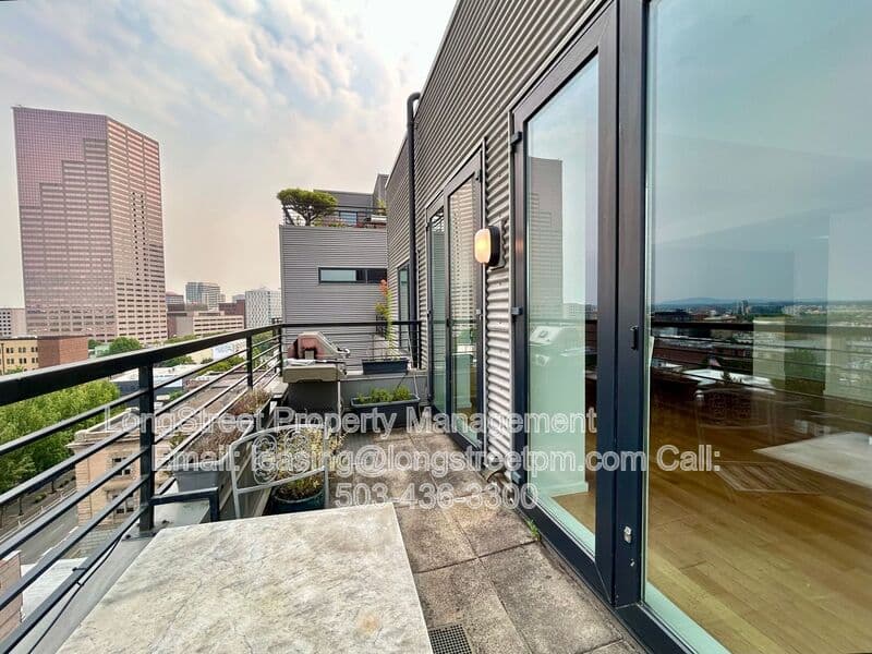 Portland Condo: 300 NW 8th Ave