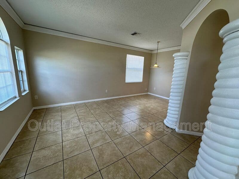 Orlando House: 9356 Monterey Bay Drive