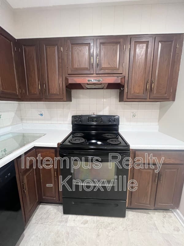 Knoxville House: 10917 Sonja Dr