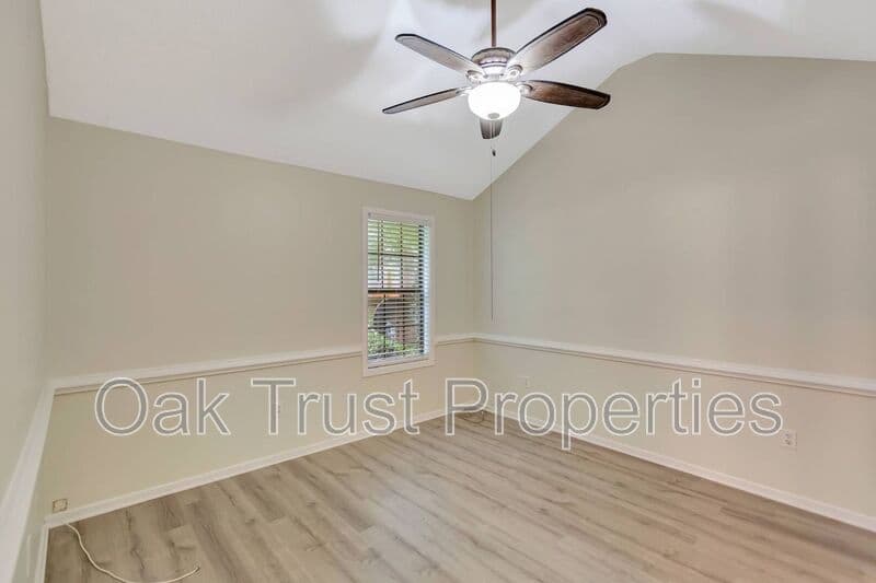 Charleston House: 1755 River Front Drive