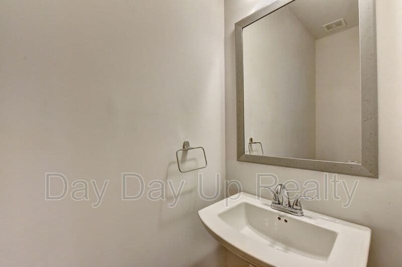 Suwanee House: 5605 Bright Cross Way