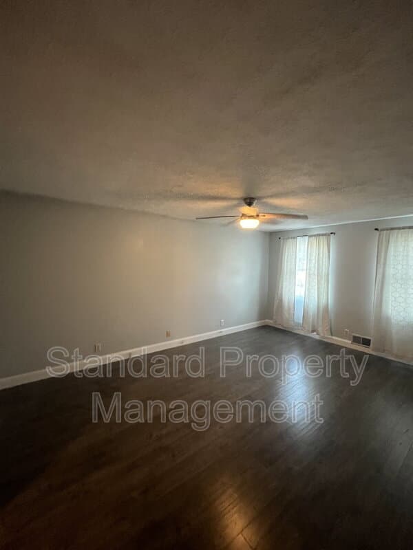 Rochester House: 43 Applewood Drive