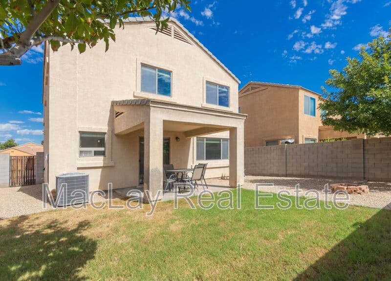 Glendale House: 7265 W Glenn Dr
