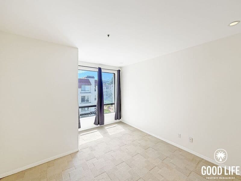 San Diego Condo: 5845 Friars Rd