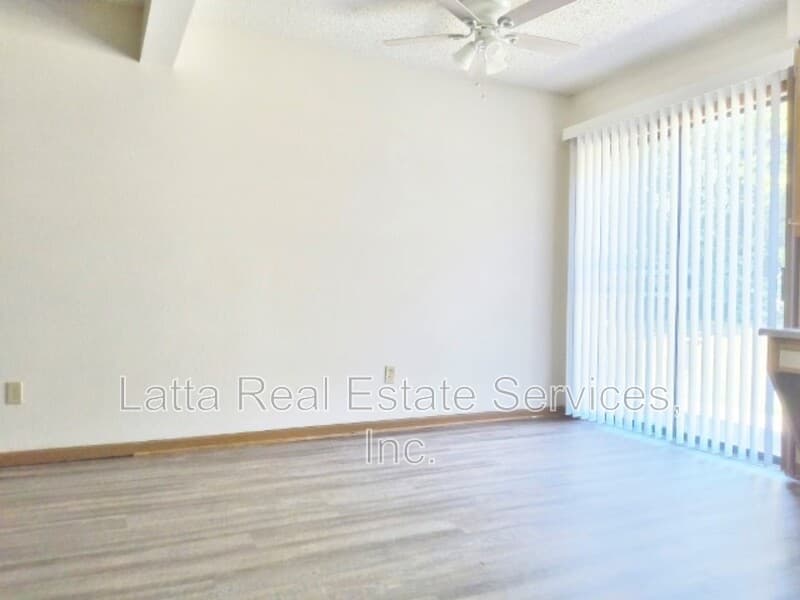 Pleasant Hill Townhome: 2115 Highridge Dr